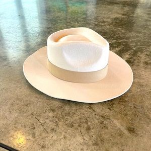Teresa Foglia  Lynn hat